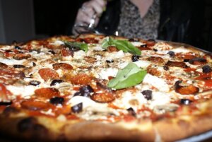 The Most Common Mistakes When Making Pizza At Home - Pequod's Pizza