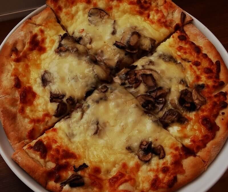 How to Make Mushroom Pizza